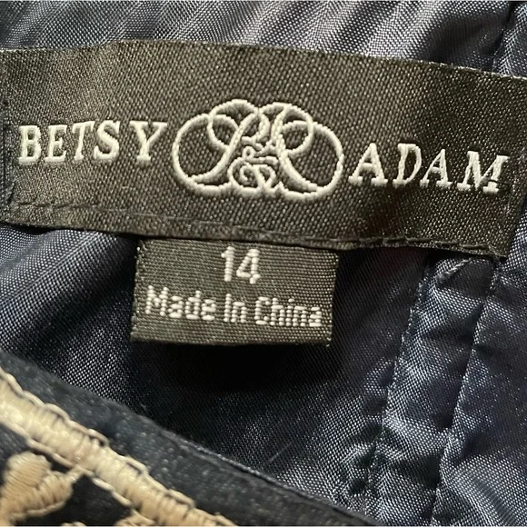 PROM!!! Women’s Besty & Adam Gown - Picture 3 of 3